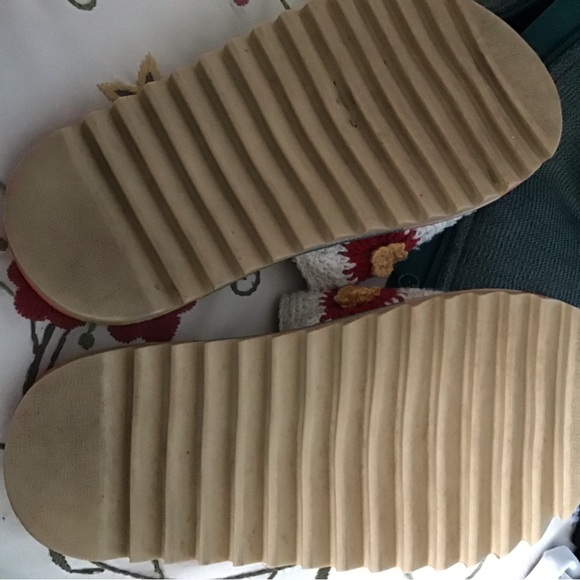 Farm brand slip on summer sandals, crochet sz 6.5-7 - Picture 6 of 8